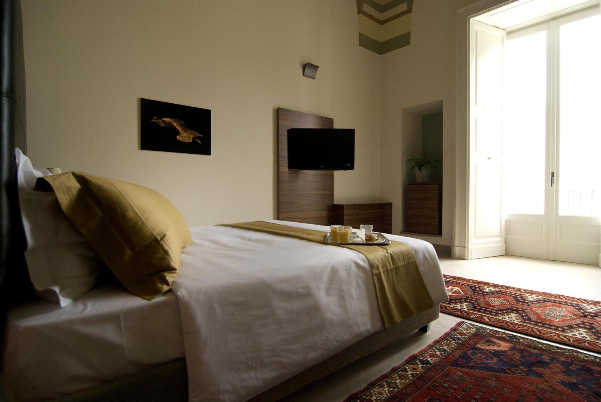 Alvino Suite And Breakfast Lecce Ruang foto